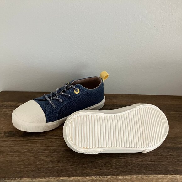 Boys Slip-On Old Navy Shoes Size 8 - Picture 4 of 5